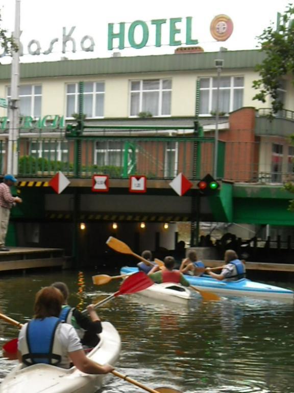 Hotel Restauracja Kaukaska Jadwiga Choroszy Wolsztyn Exterior foto