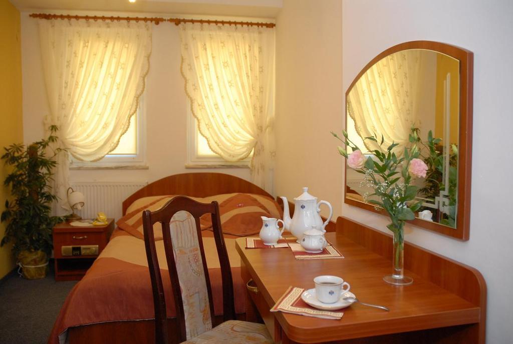 Hotel Restauracja Kaukaska Jadwiga Choroszy Wolsztyn Quarto foto